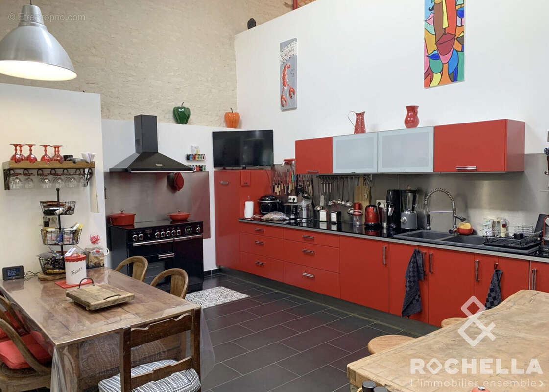 Maison 362 m² à Surgeres  - photo 4