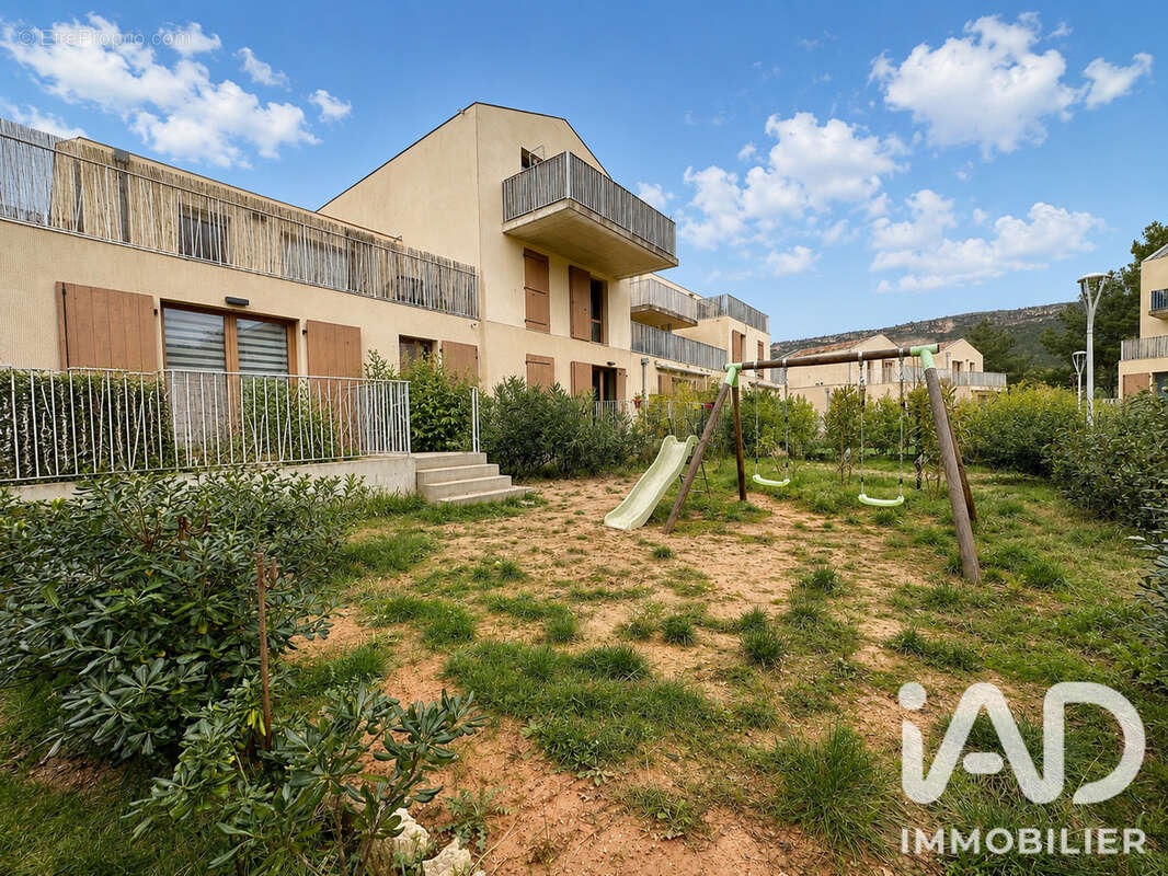Photo 8 - Appartement à CHATEAUNEUF-LE-ROUGE