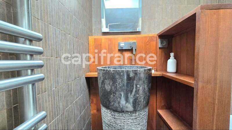 Appartement à PARIS-8E