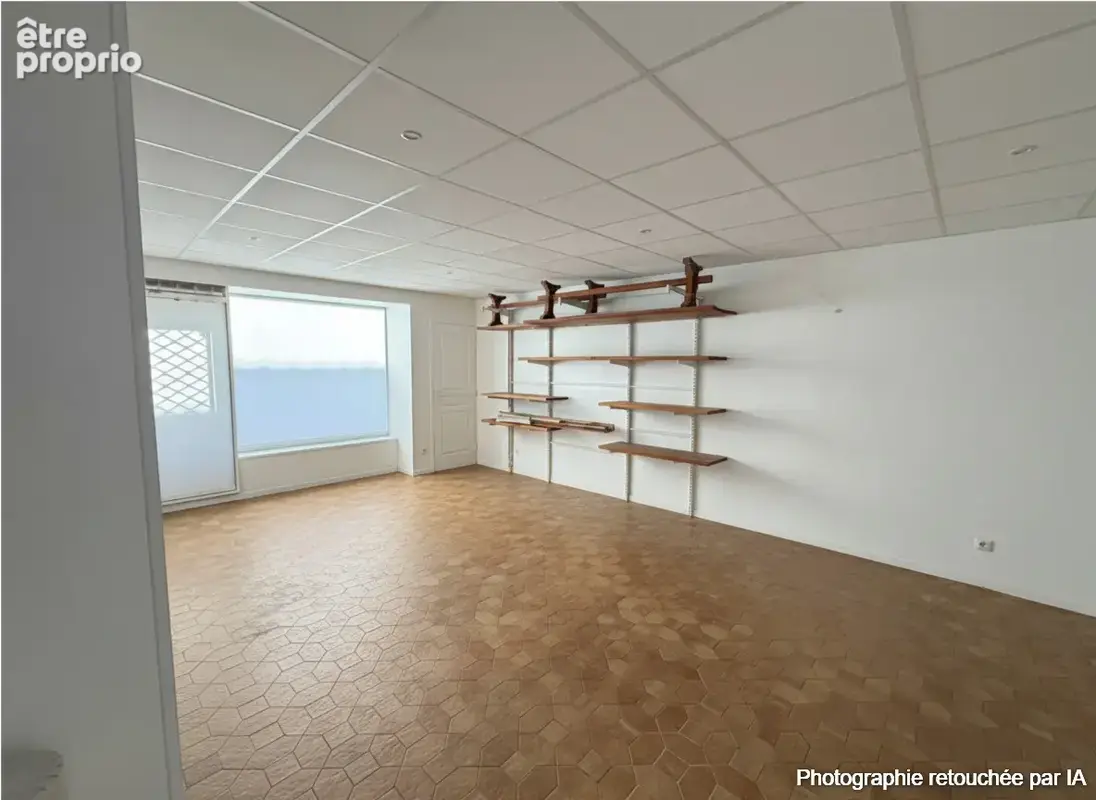 Local commercial de 44 m2 à vendre   Libre d’occupation - photo 1
