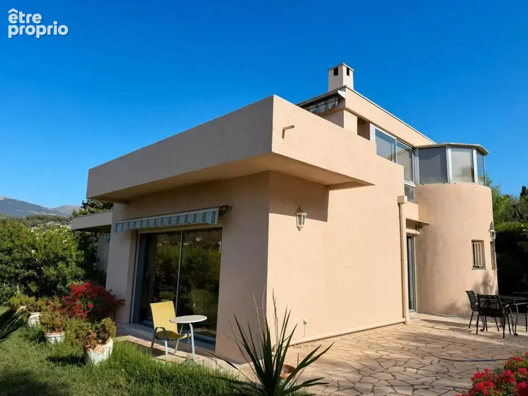 LA COLLE SUR LOUP Maison style californienne 4 chambres piscine double garage - photo 3