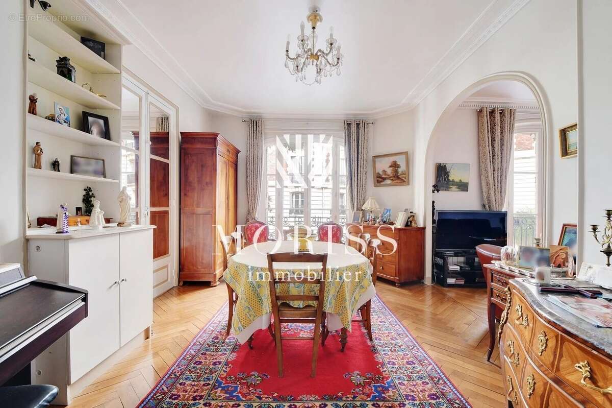 Appartement à PARIS-16E