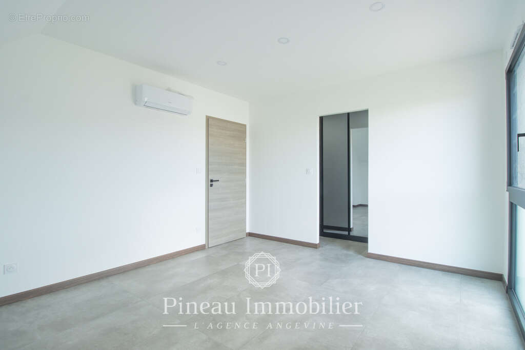 Maison à SAINT-BARTHELEMY-D'ANJOU