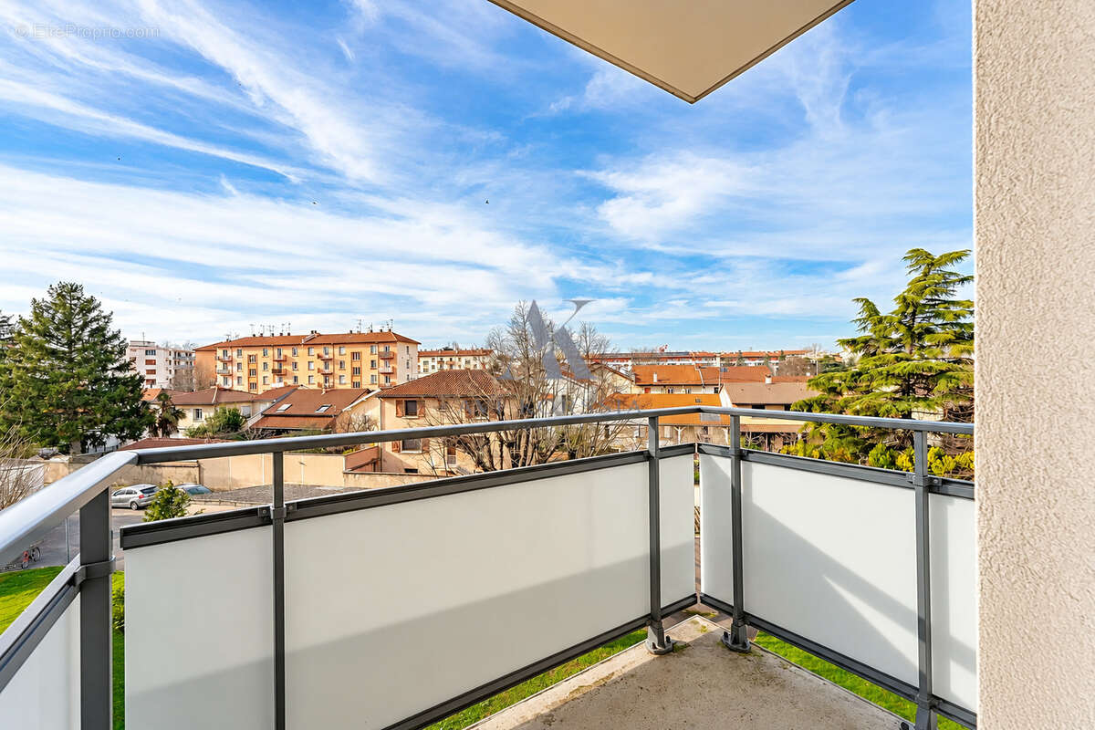 Villeurbanne   Appartement T4 70 m2 rénové avec balcon - photo 7