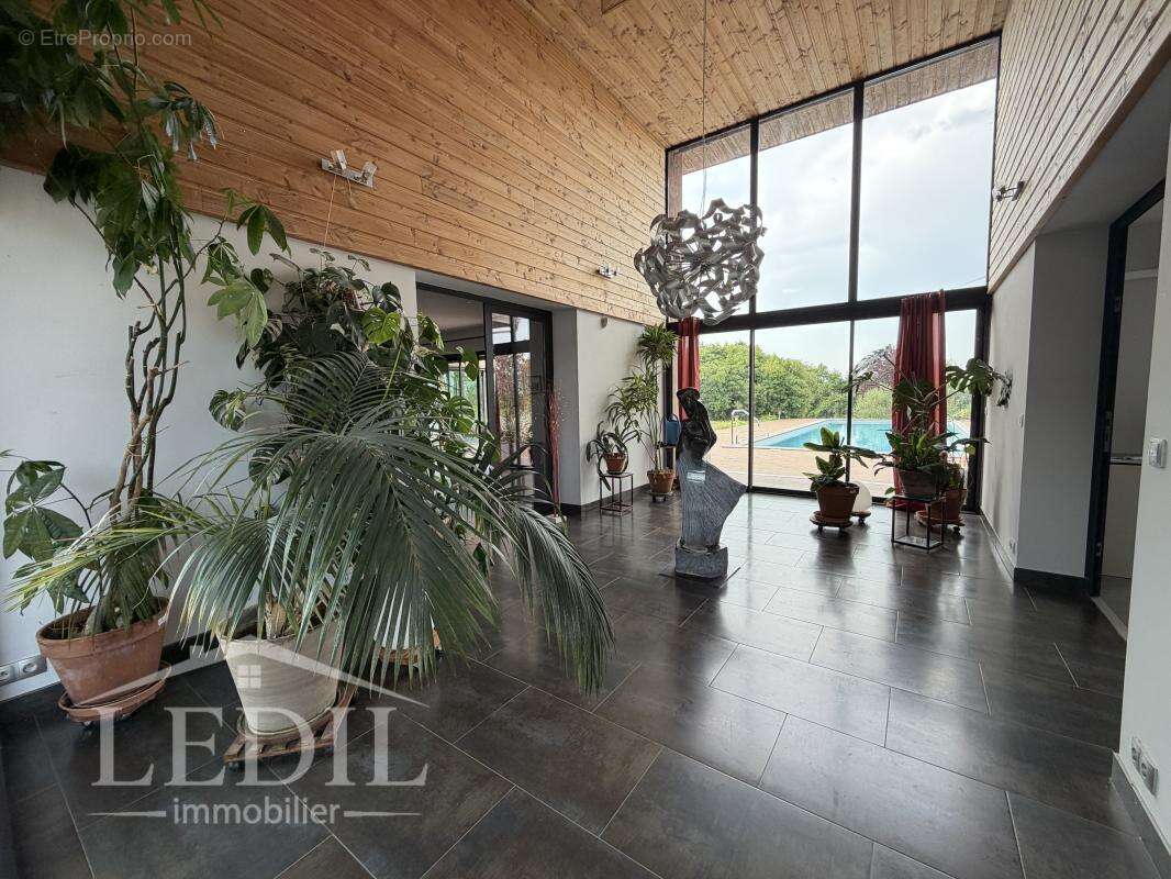 Belle propriété av garage, piscine et terrain clos - photo 7