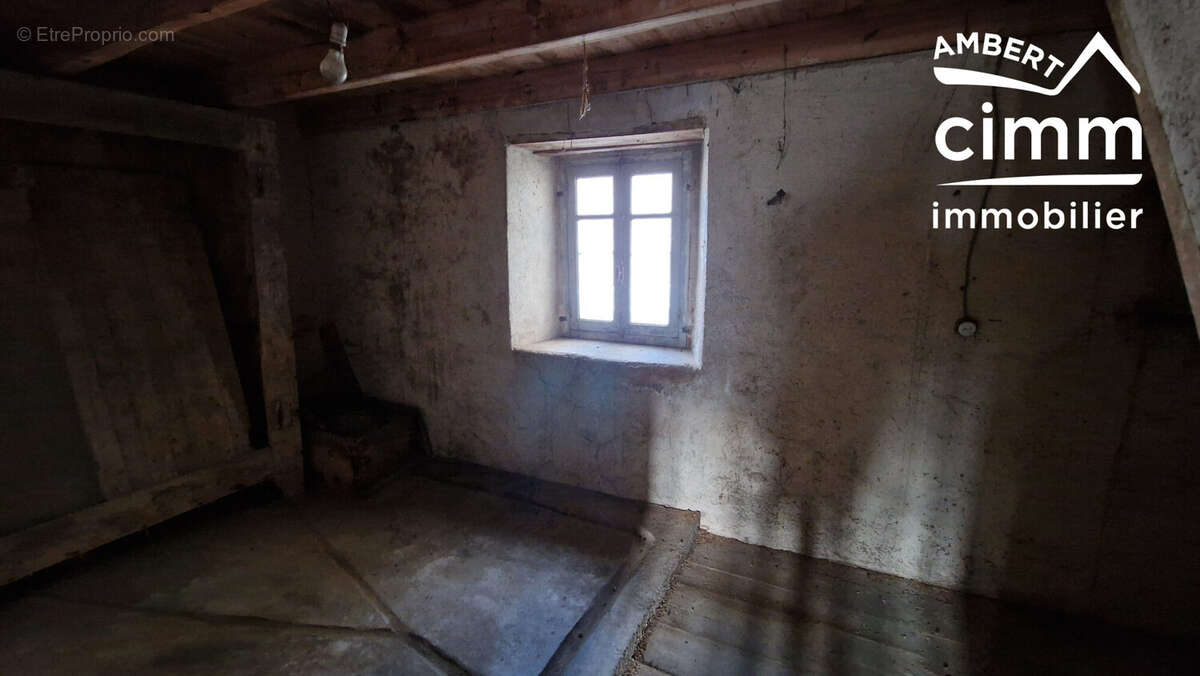 Maison à SAINT-AMANT-ROCHE-SAVINE