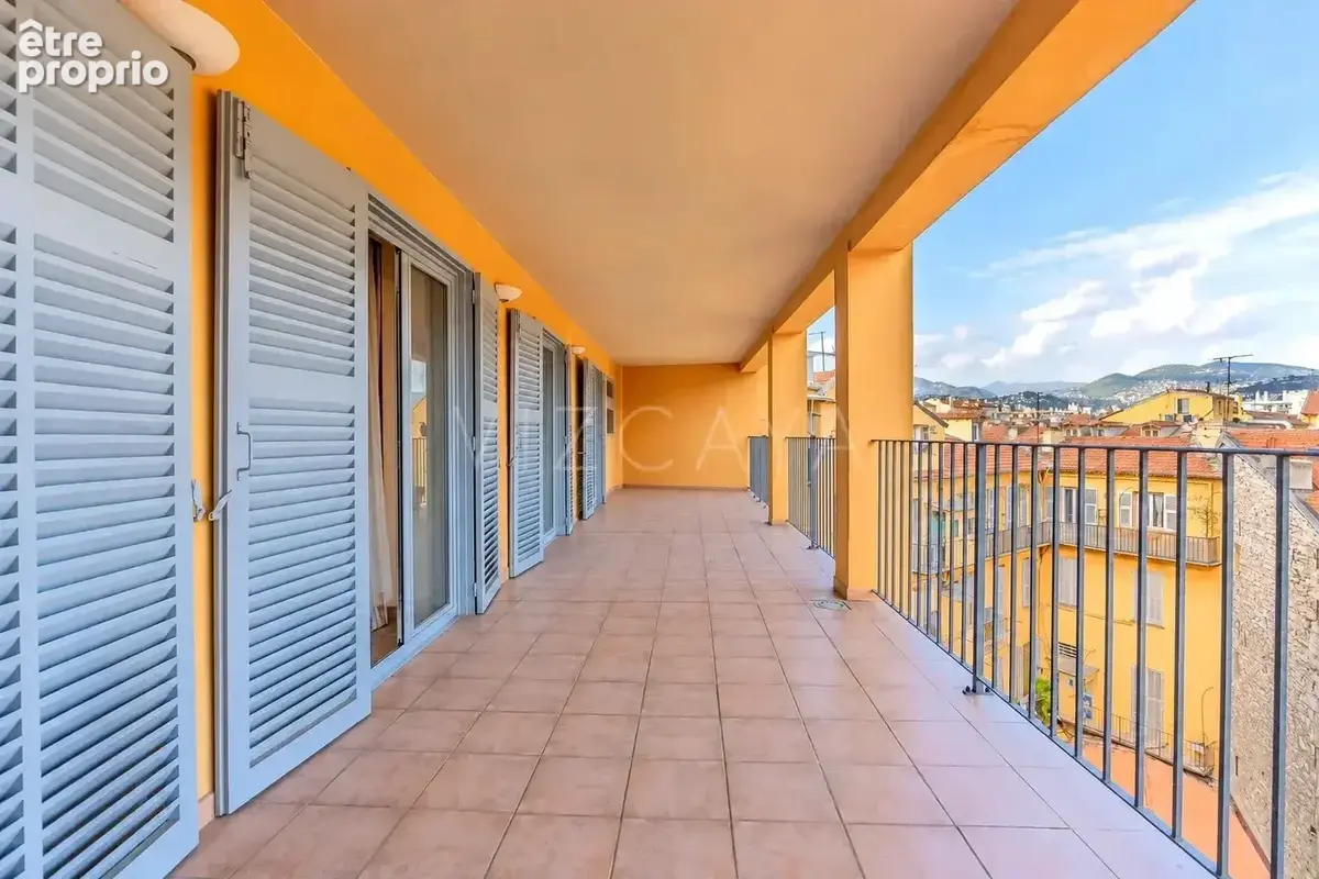 Nice port – place garibaldi dernier étage – vaste terrasse – 200 m² habitables - photo 2