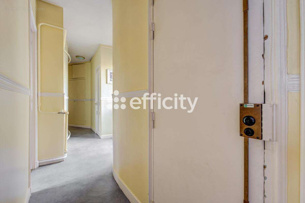 Appartement à PARIS-8E