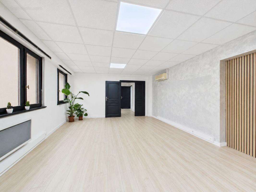 Appartement À Vendre Adresse rare, potentiel unique, quartier des Tanneurs - photo 7