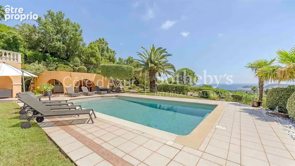Élégante bastide de prestige avec vue panoramique sur la baie de Cavalaire-sur-Mer - photo 18