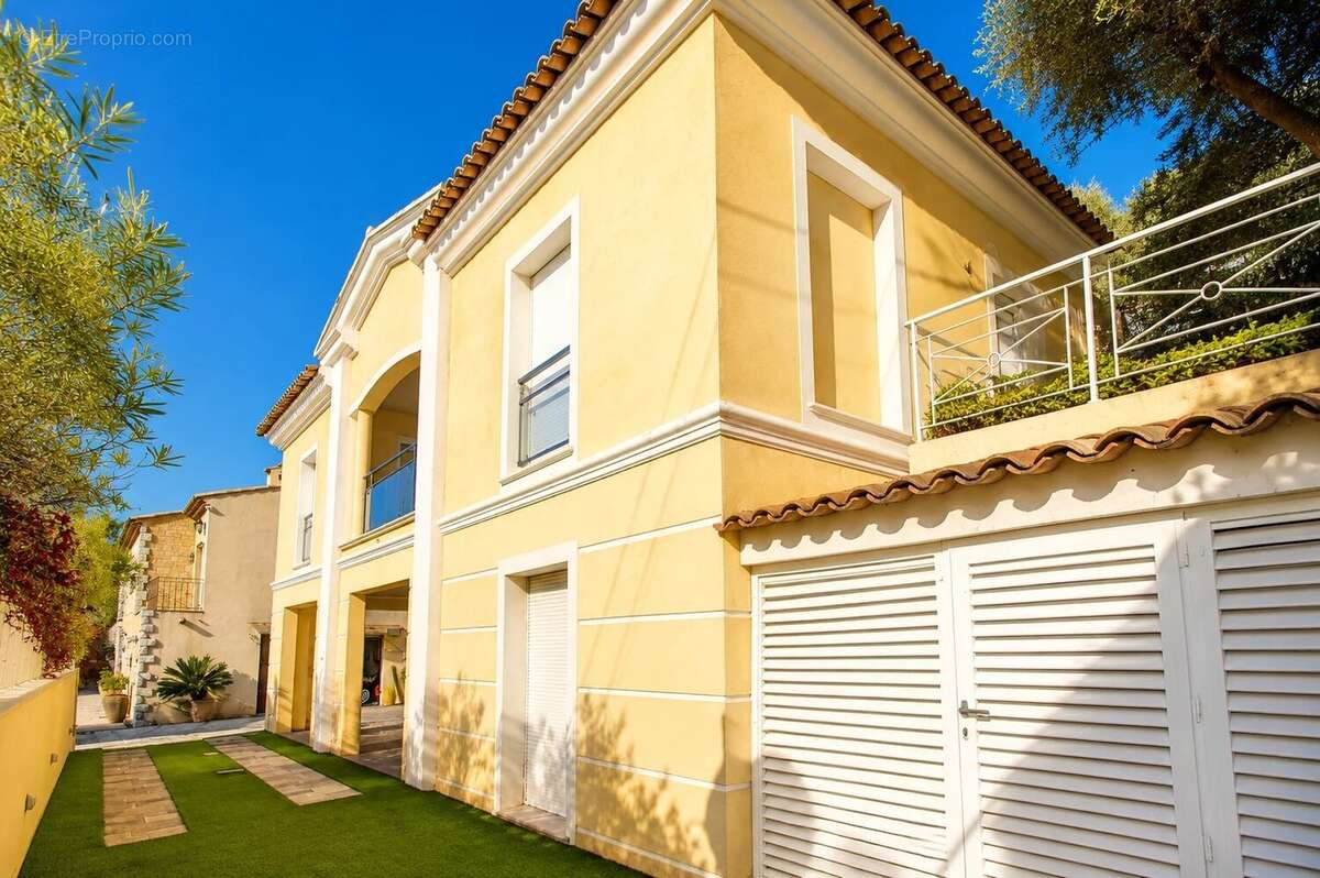 Eze "village" - propriété de 2 villas 450m²  piscine  vue mer - photo 13