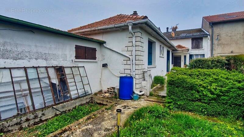 Maison 8 pièces 225 m² · à Sivry-sur-Meuse · 225 m² · 44 000 €