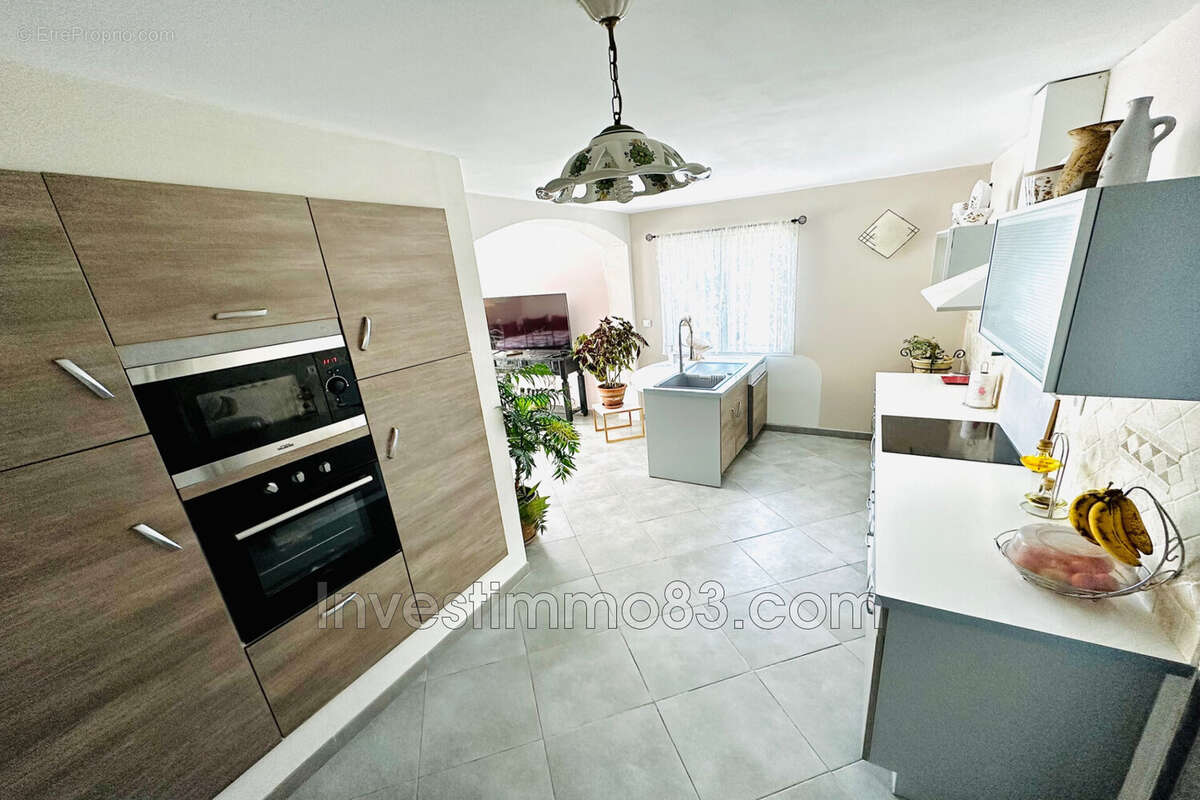 Maison à ARTIGNOSC-SUR-VERDON