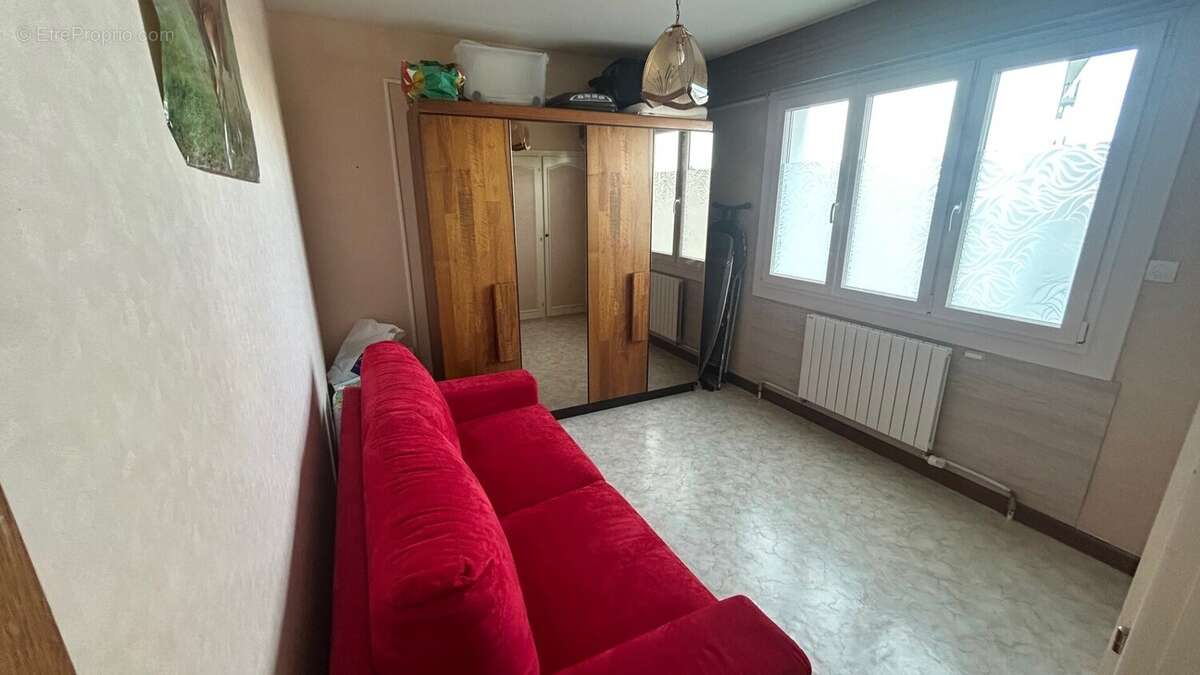 Appartement T4 transformé en T3 a vendre à Annemasse Chambre - Appartement à ANNEMASSE