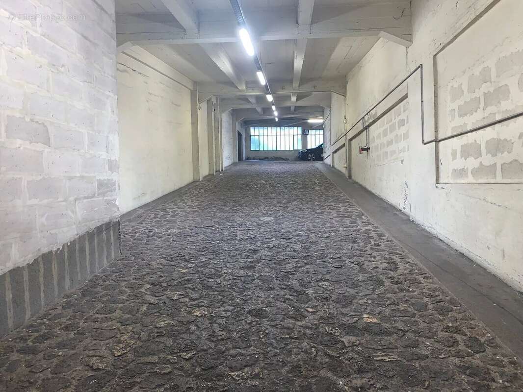 Parking à PARIS-16E