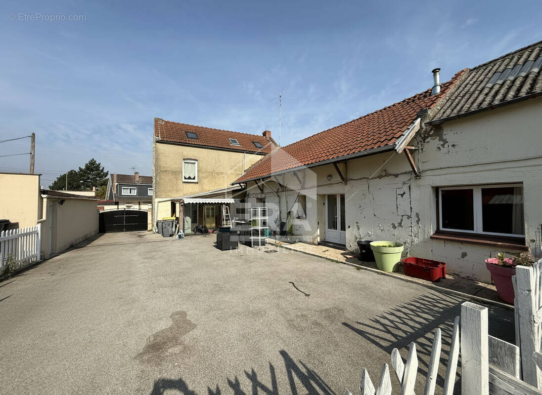 Maison à MONTIGNY-EN-GOHELLE