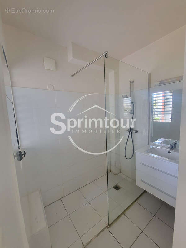 Appartement à BAIE-MAHAULT