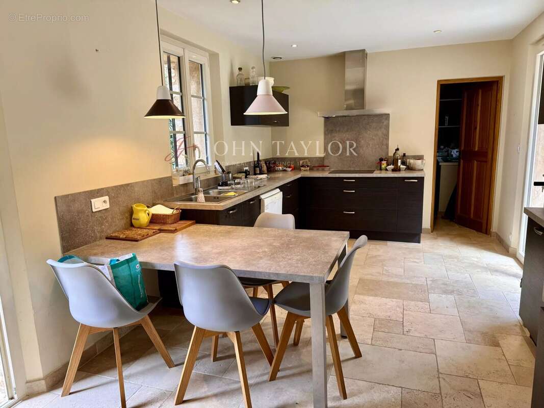 Maison à SAINT-SATURNIN-LES-APT