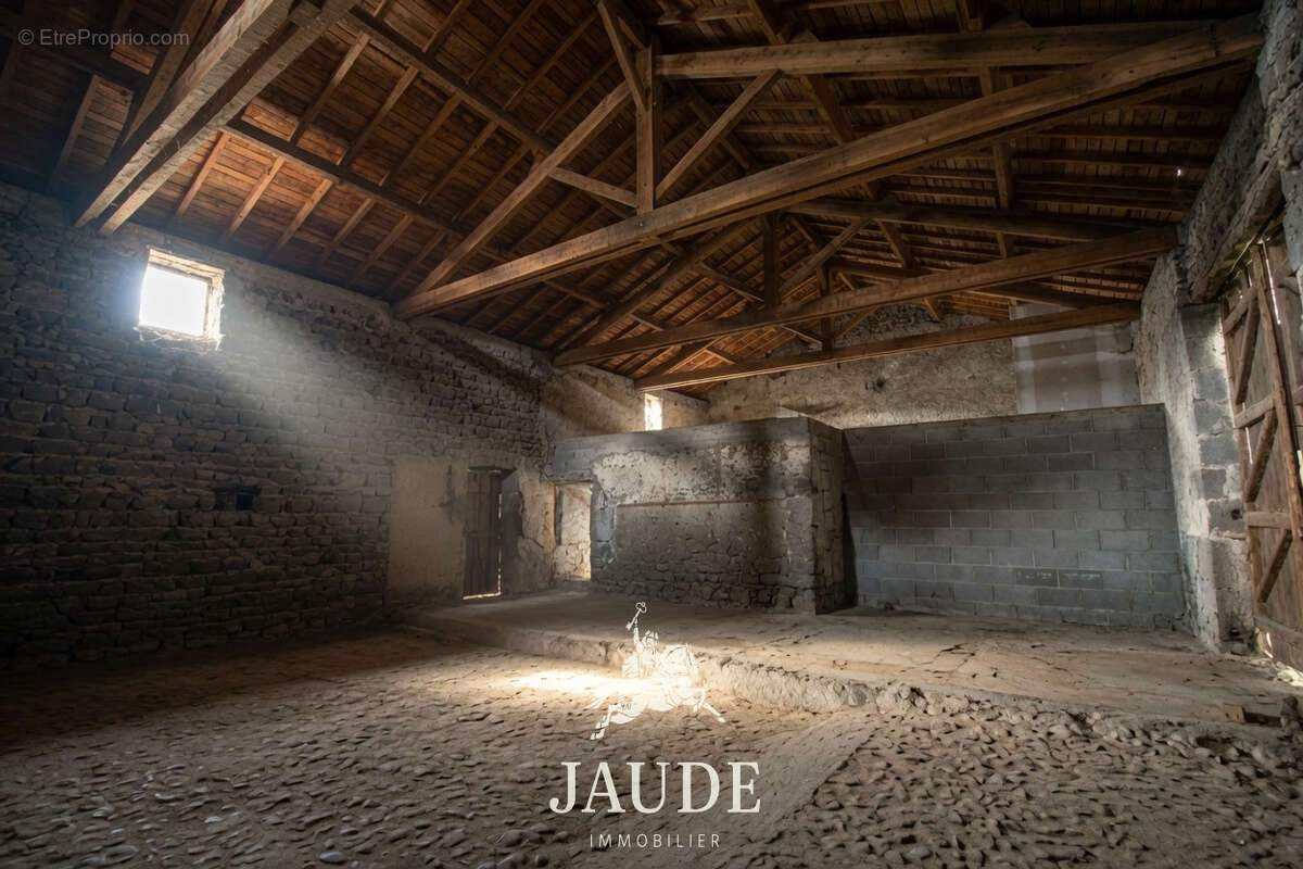 Maison de bourg avec GRANGES, garage et jardin   70 route du Puy de Dôme, La Font de l’Arbre, Orcines - photo 14