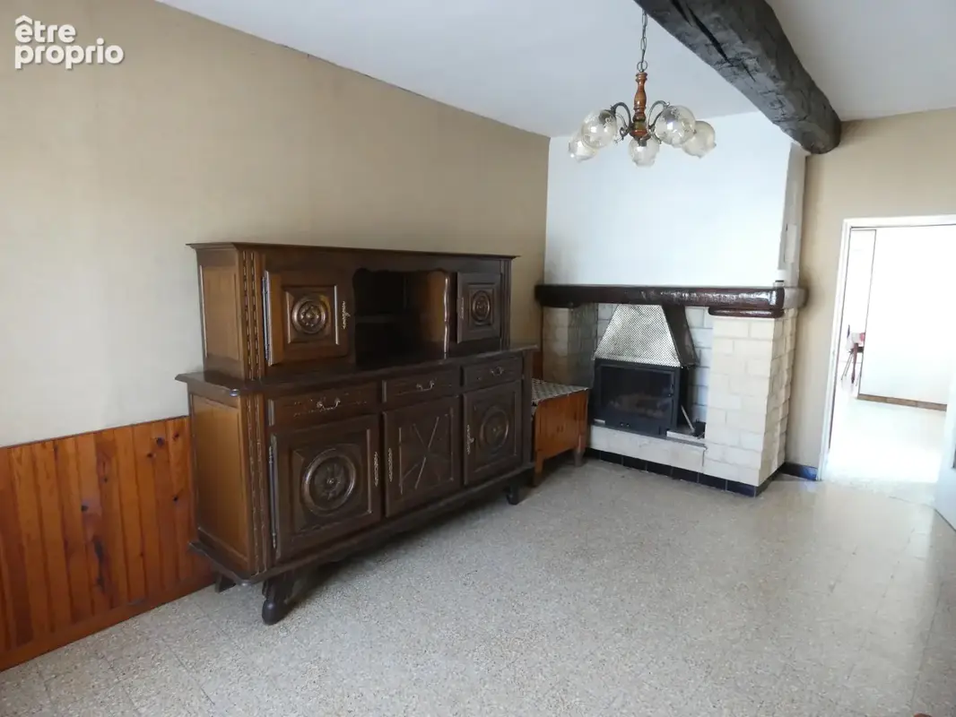 À Vendre : Maison de Caractère avec Jardin et Dépendances à Crépy (02) - photo 7