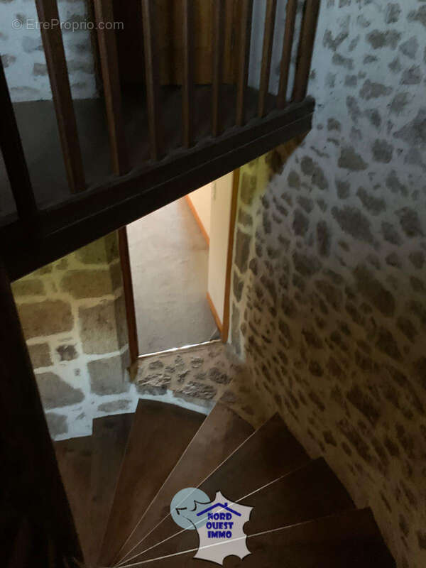 Maison à AMBRIERES-LES-VALLEES