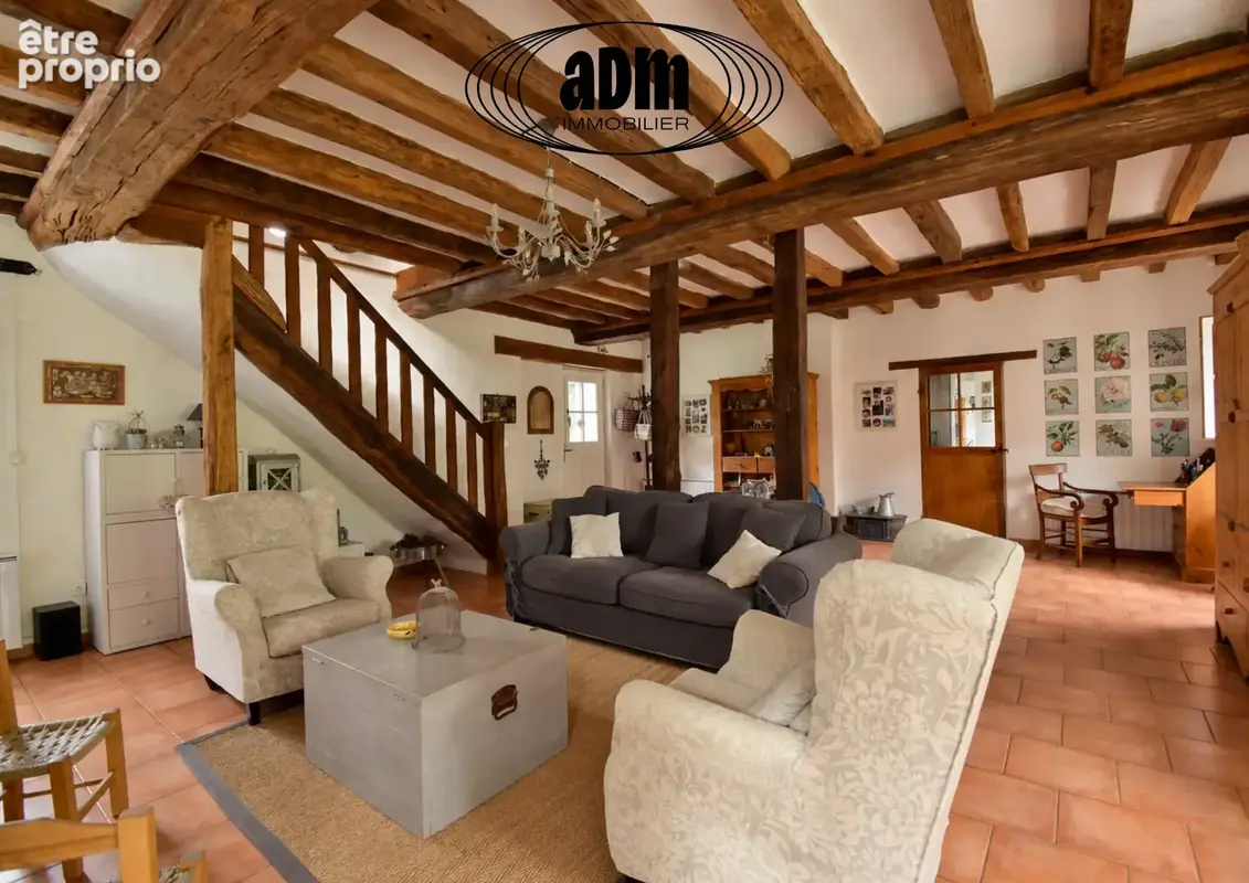 Maison familiale de 191 m2 avec 5 chambres sur un terrain de 2 465 m - photo 2