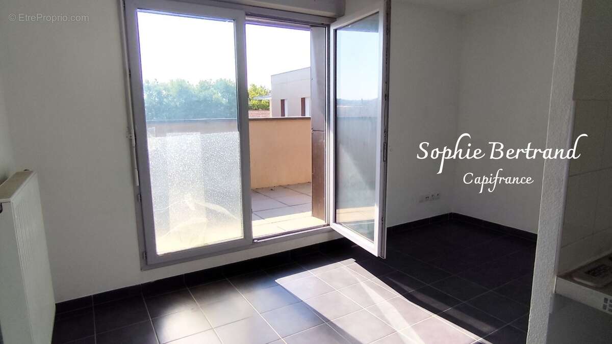 Studio lumineux avec grande terrasse et vue sur le Château des Adhémar - photo 9