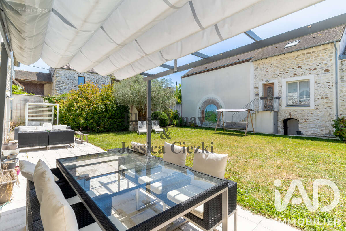 Maison 400 m² à Breuil-Bois-Robert  - photo 5