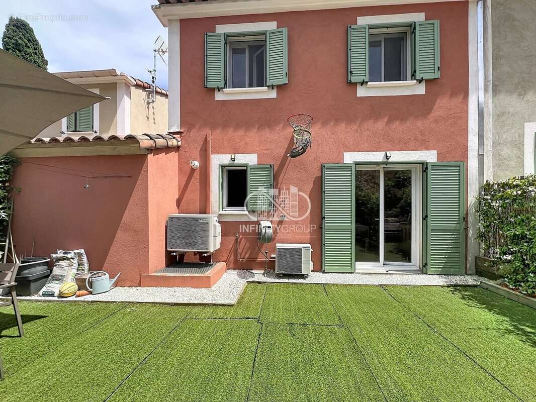 Maison à VALLAURIS