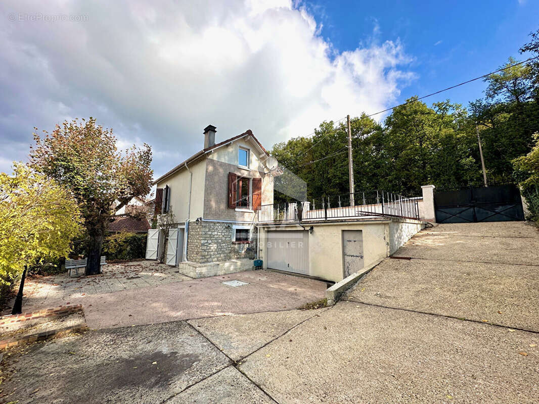 Maison à BAGNEAUX-SUR-LOING