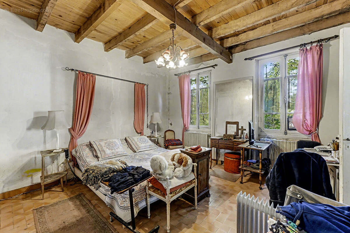 Maison familiale avec dépendances et grand terrain - Labastide-Saint-Pierre (82370) - photo 5
