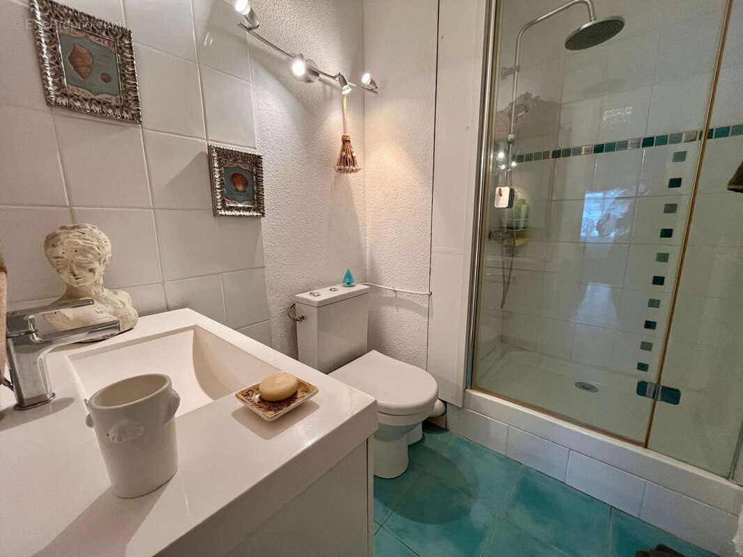 Studio rénové de 27.00m2 au 1er étage avec ascenseur - CENTRE VILLE LA GRANDE-MOTTE - photo 5