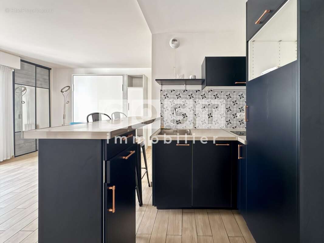 Appartement à PARIS-17E