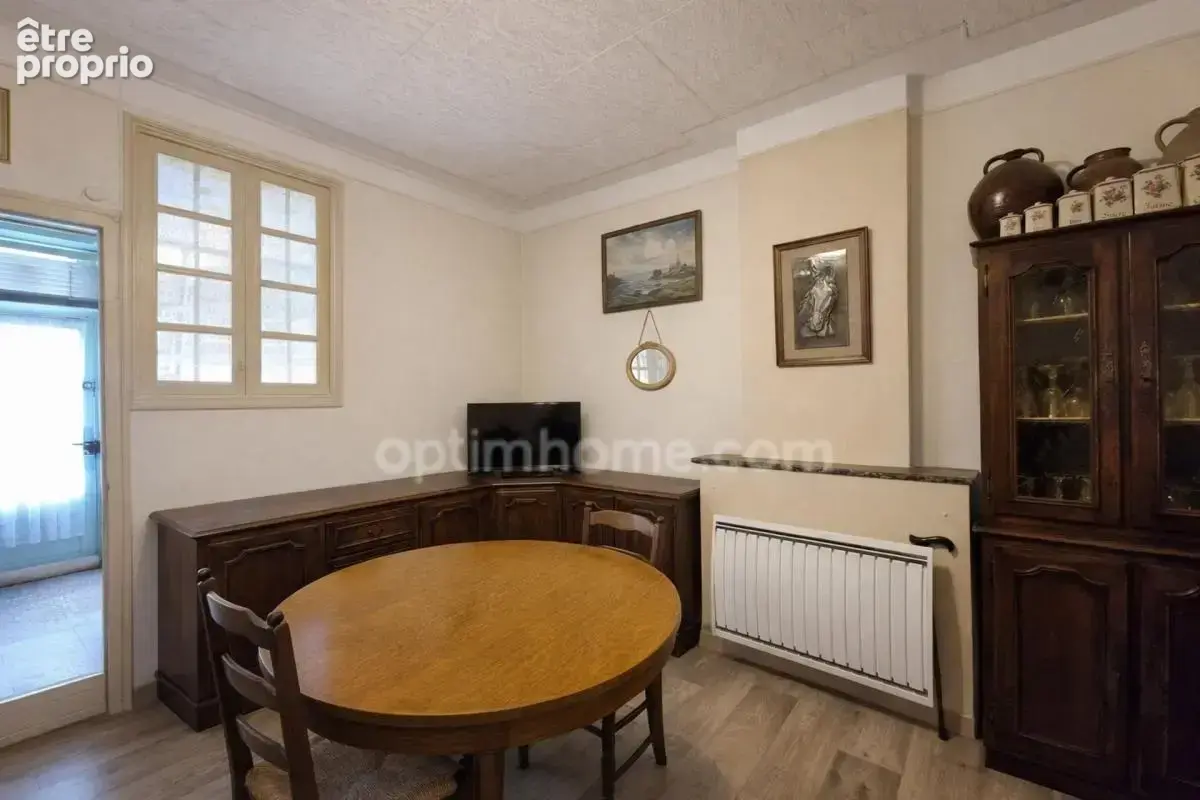 Maison de ville d'environ 100m², 6 pièces dont deux chambres, cour avec accès véhicule à LIGUEIL (37) - photo 3