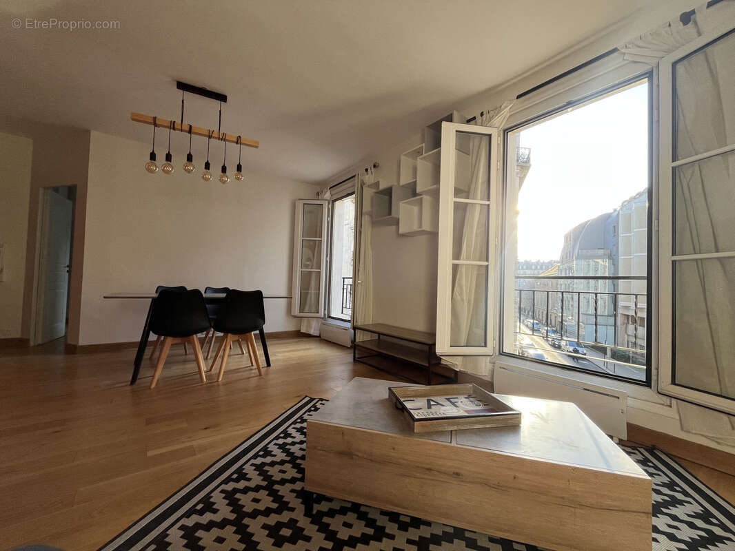 Appartement à PARIS-14E