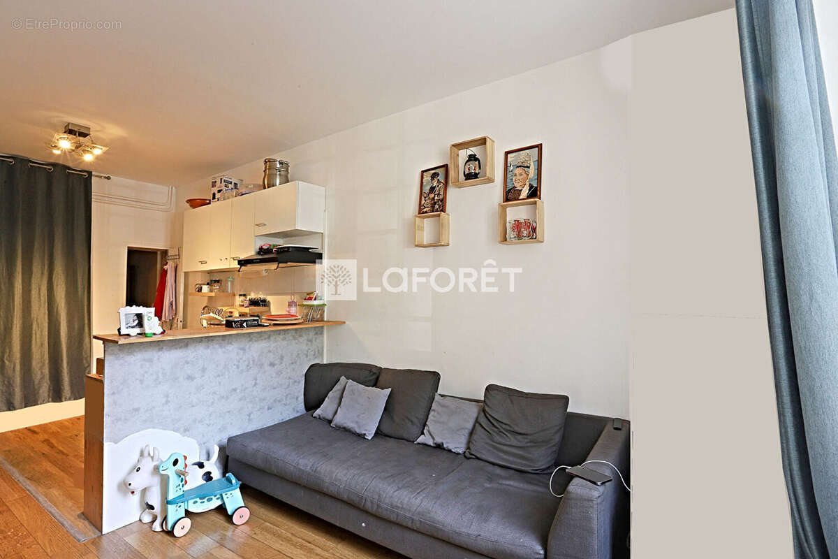 Appartement à PARIS-14E