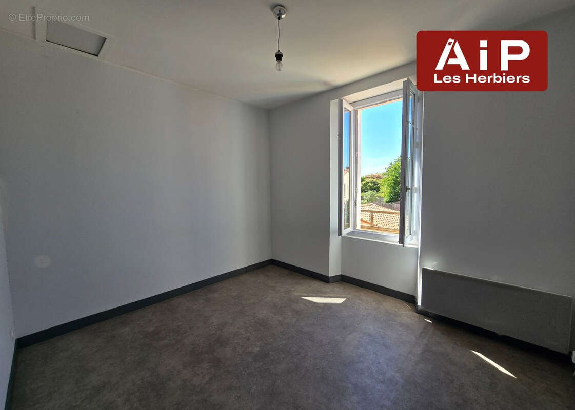 Ardelay   Maison de bourg 78 m2 - 3 chambres, garage et terrain - photo 5