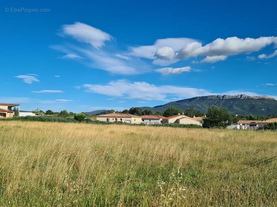 Terrain à POURRIERES