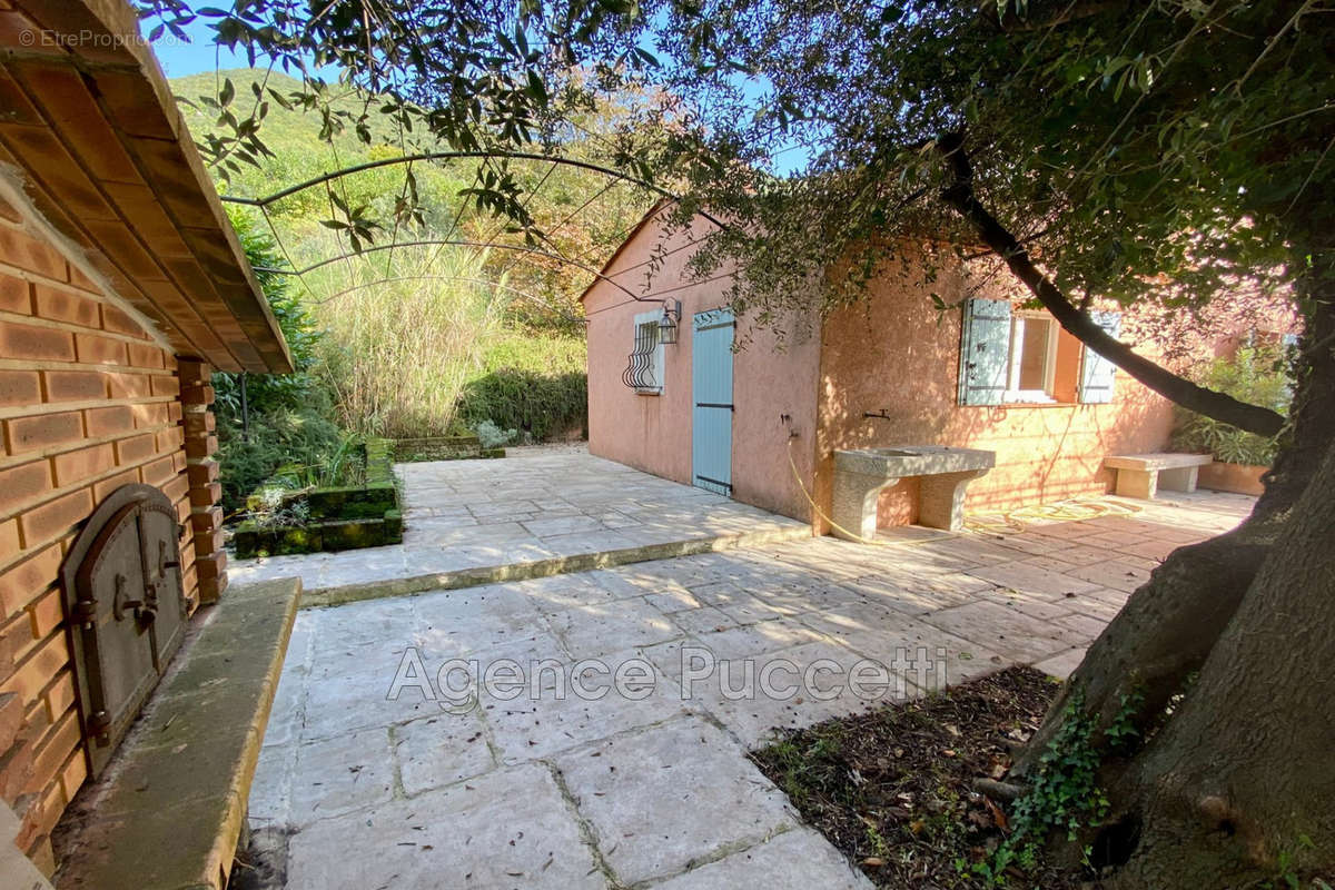 Maison à TOURRETTES-SUR-LOUP