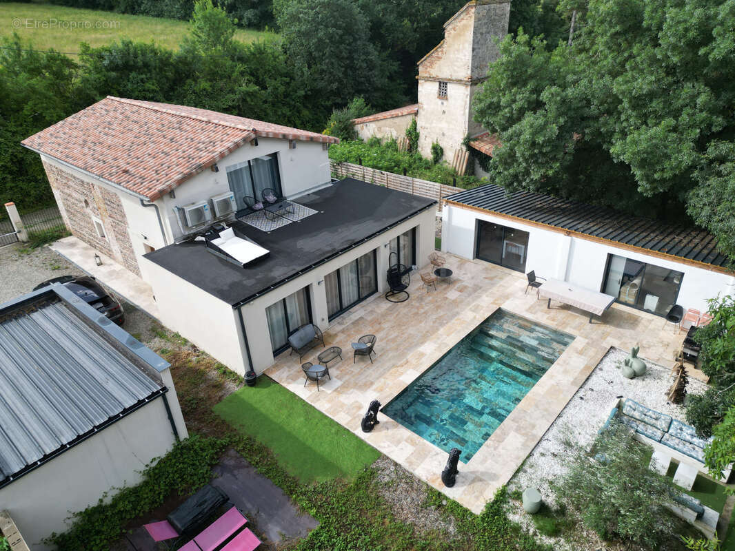 Maison à MONTAIGUT-SUR-SAVE