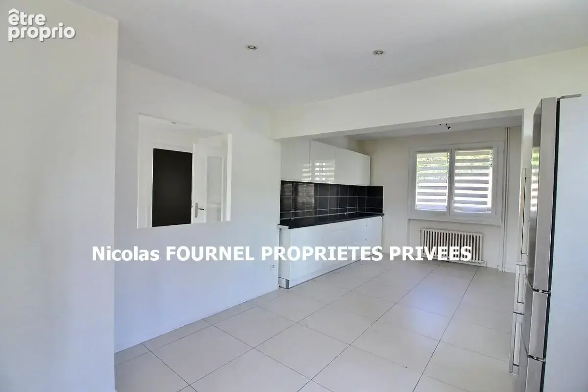 Maison Le Chambon Feugerolles 11 pièce(s) 231.86 m2 - photo 2