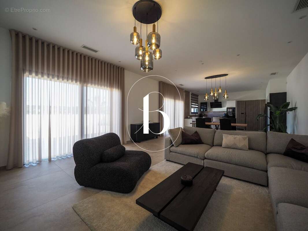 Maison à BAGNOLS-SUR-CEZE