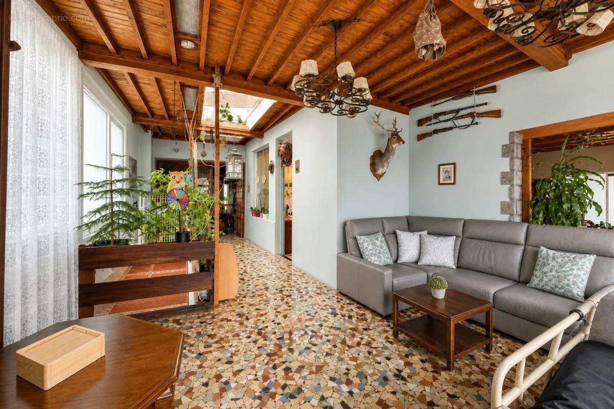 Maison de 13 pièces de 422 m² à Saint-Héand - photo 4