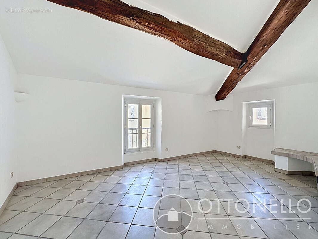 Appartement à ROQUEBRUNE-SUR-ARGENS