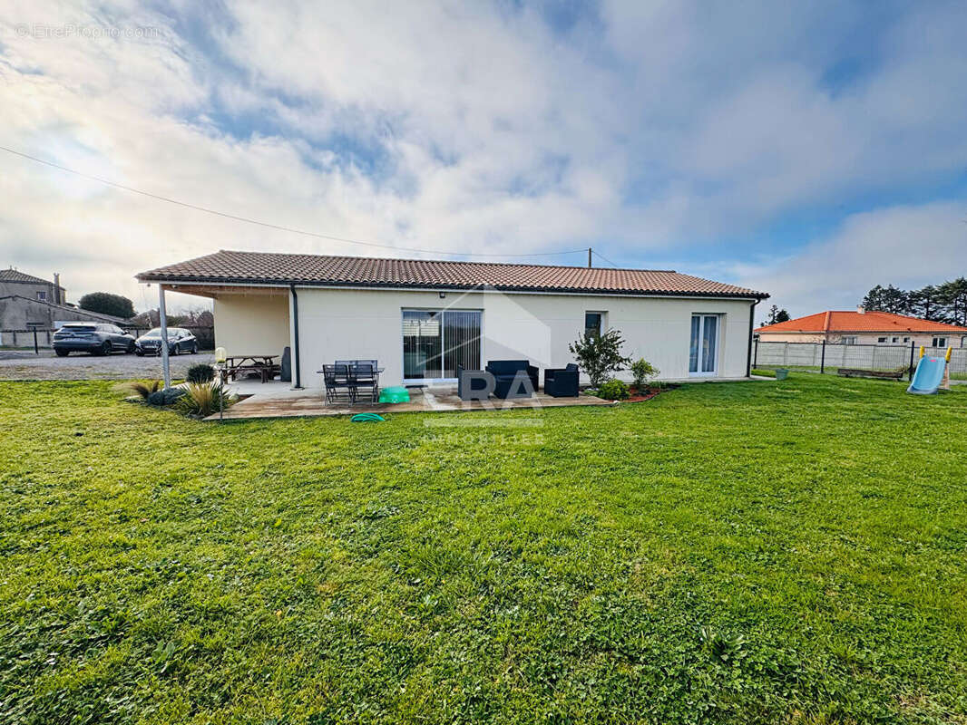 Maison à SAINT-CIERS-DE-CANESSE