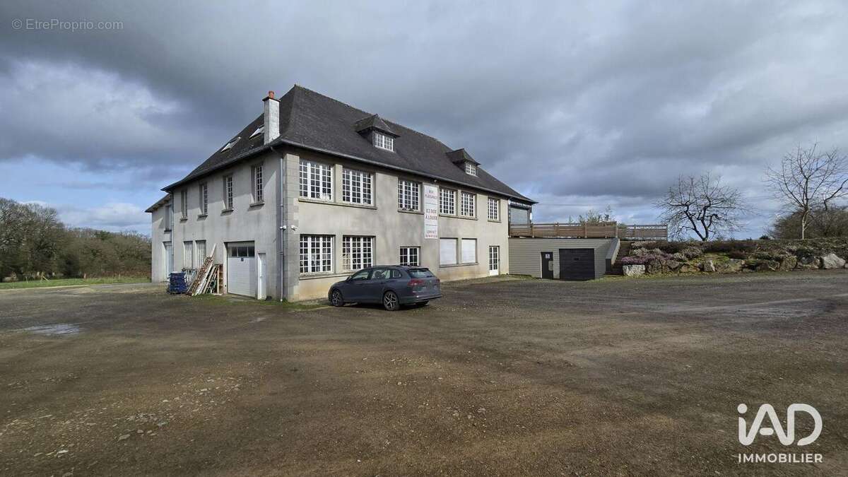 Commerce 950 m² à Saint-Aubin-Du-Cormier  - photo 4