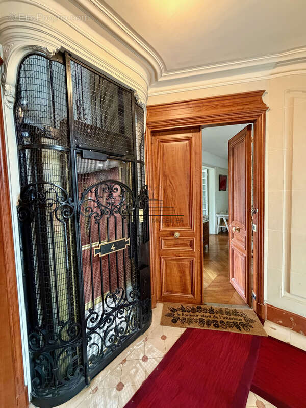 Appartement à PARIS-17E