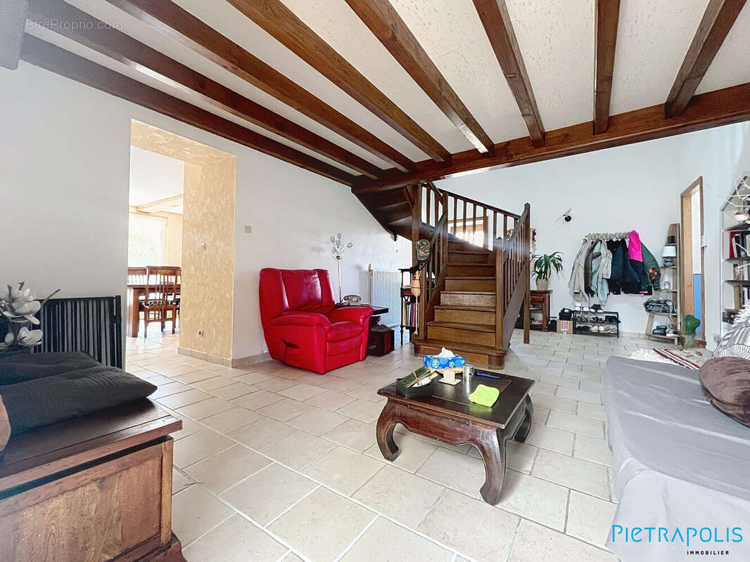 Maison 185 m² à Pierreclos  - photo 4