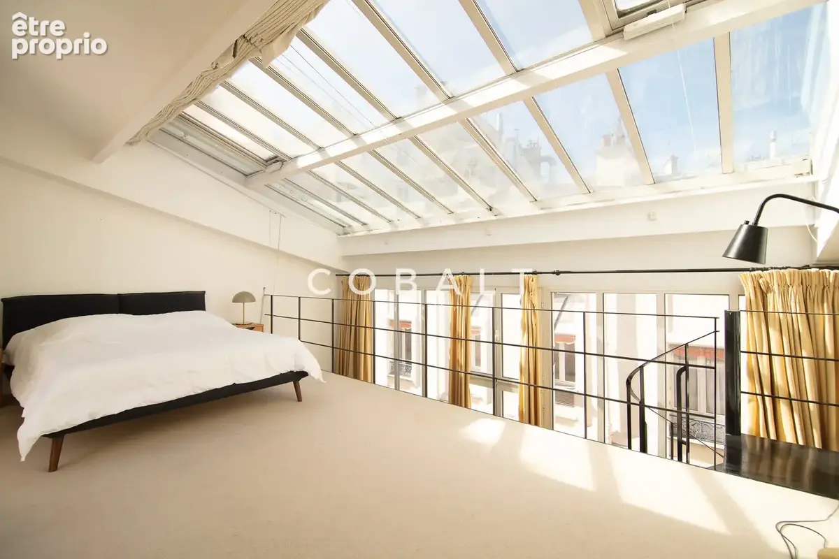 Appartement deux pièces dernier étage avec terrasse - Faubourg Saint-Honoré - photo 2