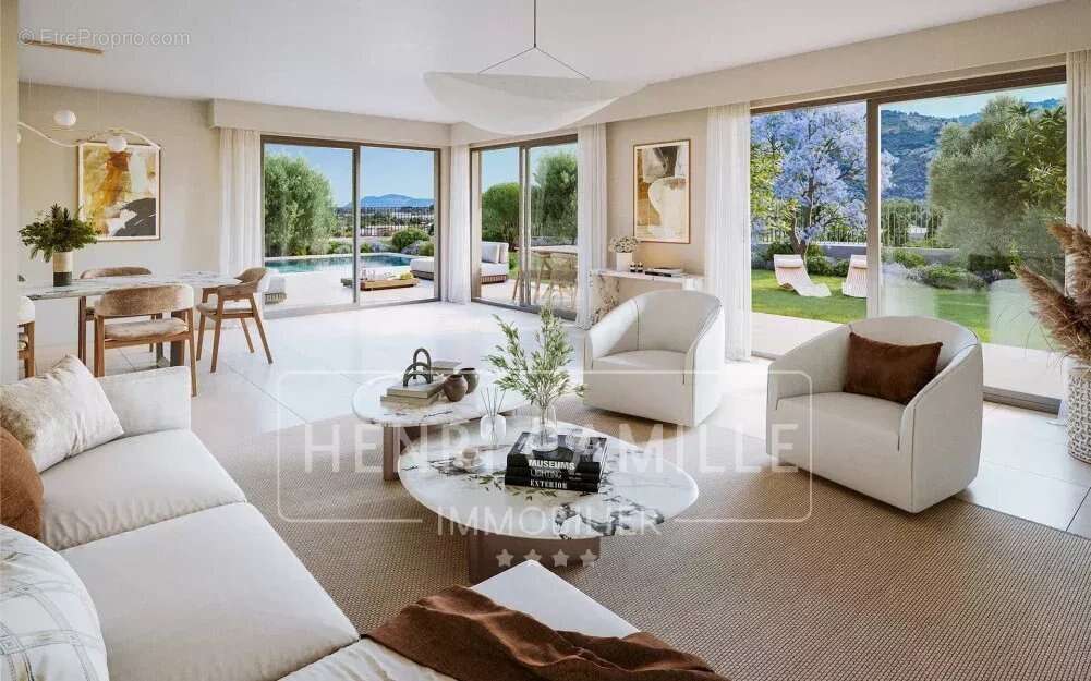 Maison à LA ROQUETTE-SUR-SIAGNE